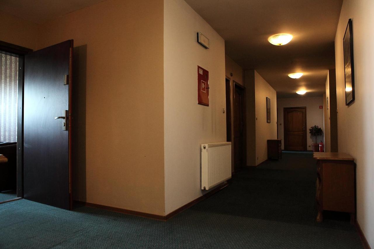 Aparthotel Katrina Ostrzeszów Exterior foto